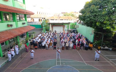 Upacara Memperingati Hari Pendidikan Nasional Yang ke-67 MTsN 1 Jakarta