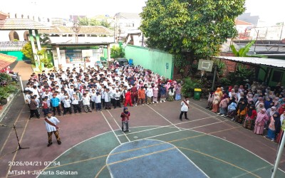 Upacara Peringatan Hari RA Kartini di MTsN 1 Jakarta